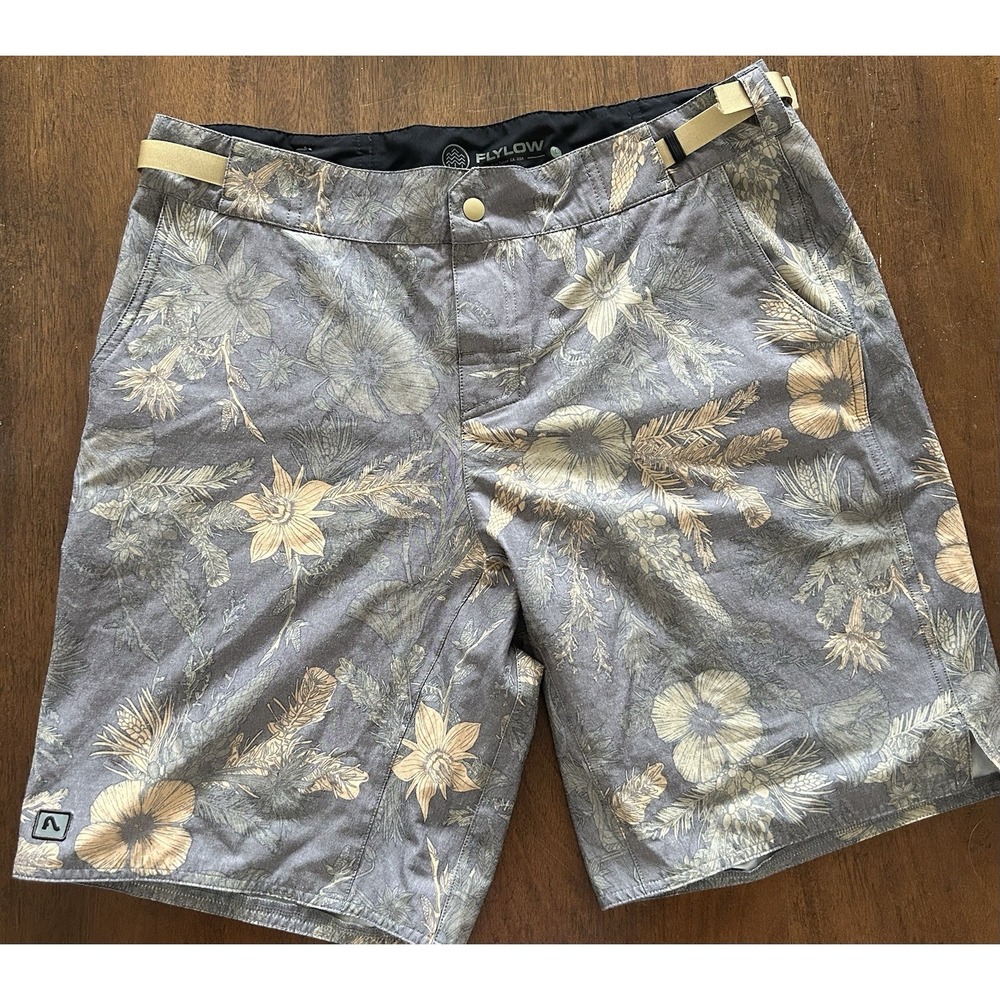 Flylow Shorts Mens Size 34 Multicolor Hybrid Swim Casual Stretch Floral Trail